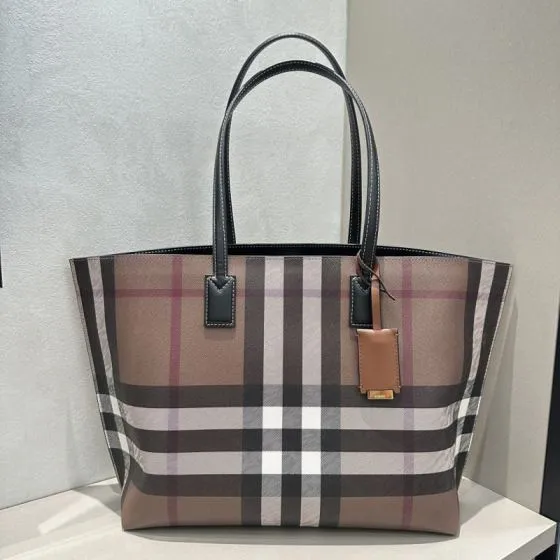 Burberry Brown shoulder bag 1 1 Replica