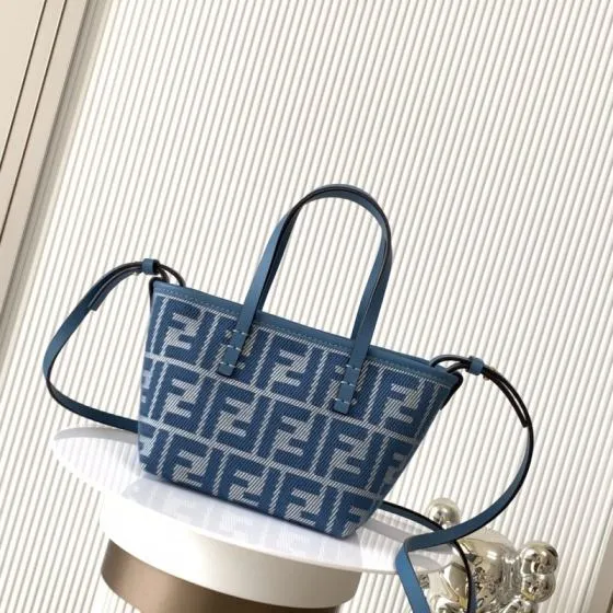 Fendi Blue 18x12cm shoulder bag 1 1 Replica