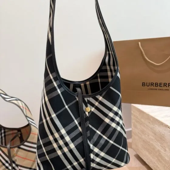 Burberry Black shoulder bag Premium Replica