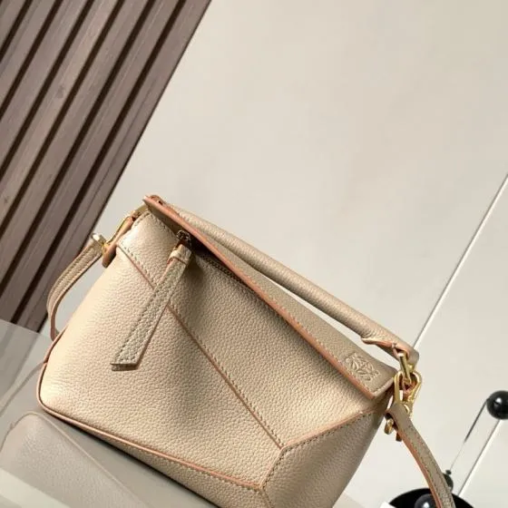 Loewe Beige 18x12cm shoulder bag 1 1 Replica