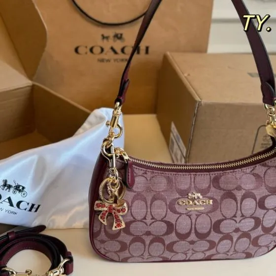 Coach shoulder bag Premium Replica