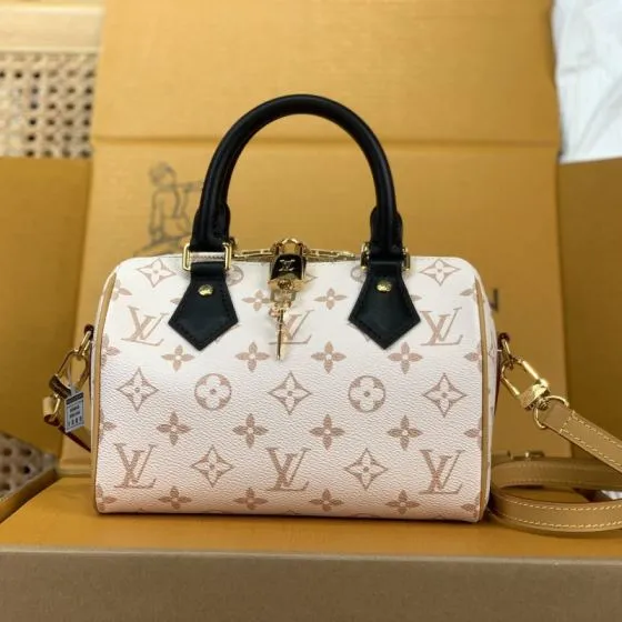Louis Vuitton Speedy Bandouliere Cream Monogram crossbody 1 1 Replica