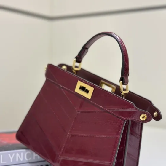 Fendi Peekaboo 33x22x14cm shoulder bag 1 1 Replica