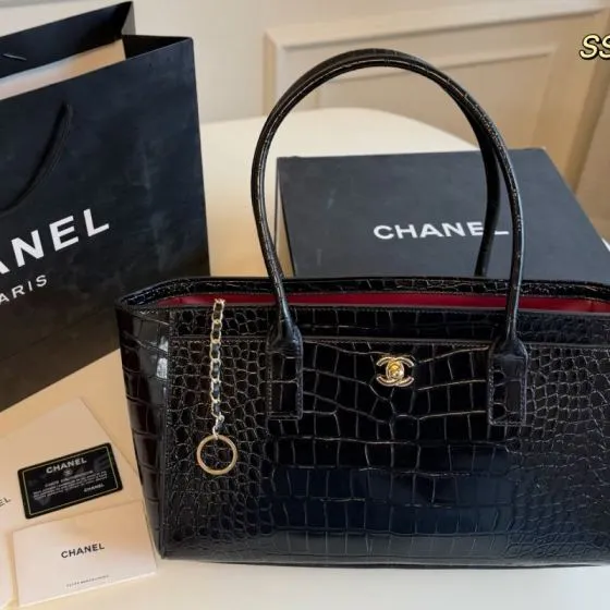 Chanel Black crocodile-embossed shoulder Premium Replica