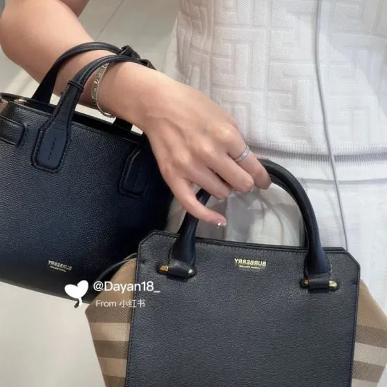 Burberry Black 25x18x10cm shoulder bag Premium Replica