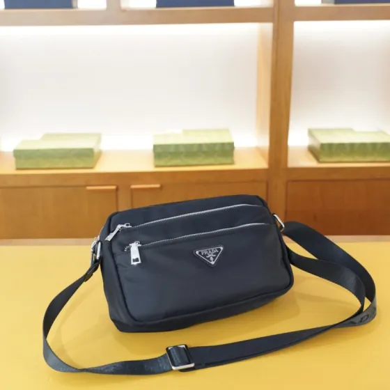 Prada Black shoulder bag 1 1 Replica