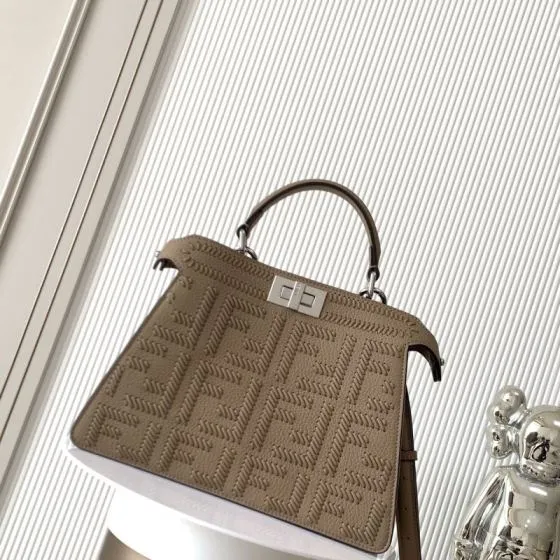 Fendi Peekaboo Beige 33x22x14cm shoulder bag 1 1 Replica