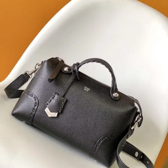 Fendi Black 25x18x10cm shoulder bag Premium Replica