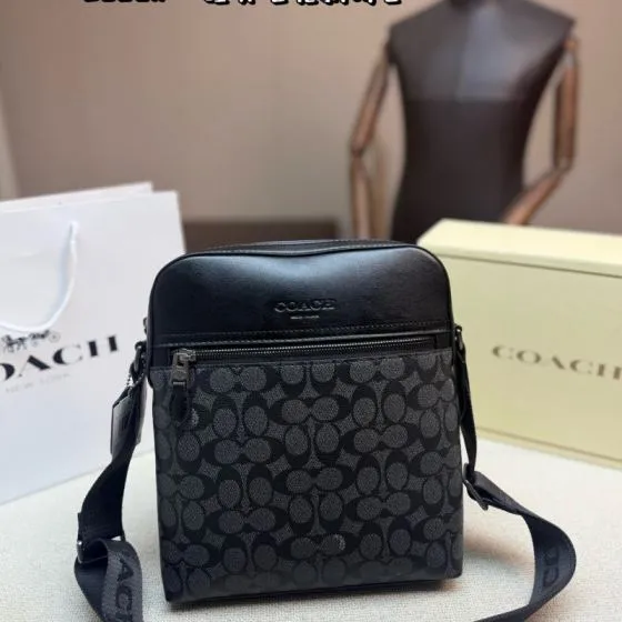 Coach Black shoulder bag 1 1 Replica
