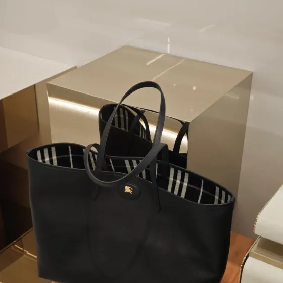 Burberry Black shoulder bag Premium Replica