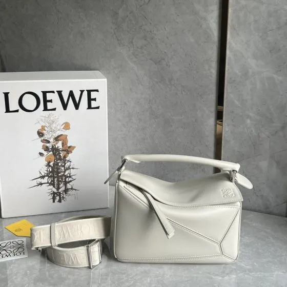 Loewe White 25x18x10cm shoulder bag 1 1 Replica
