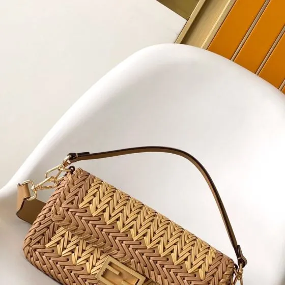 Fendi Baguette Beige 24x14cm shoulder bag — AAA Quality Replica