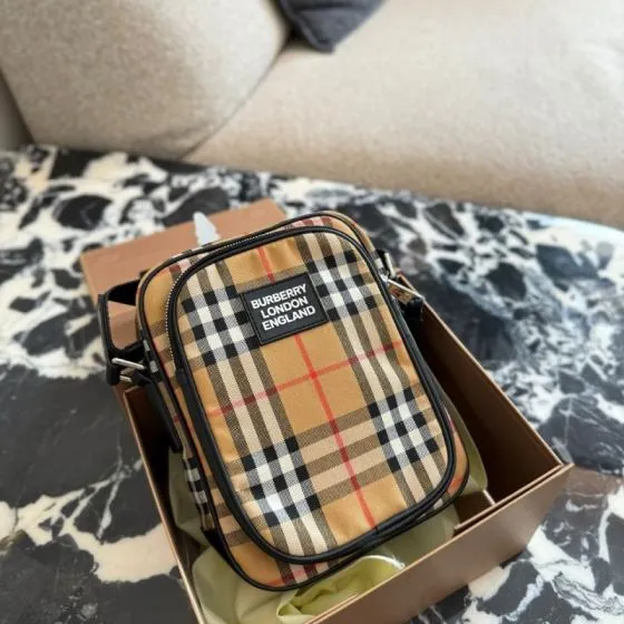 Burberry Black 25x18x10cm shoulder bag AAA Quality Replica
