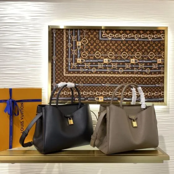 Louis Vuitton Capucines Black Taupe everyday AAA Quality Replica