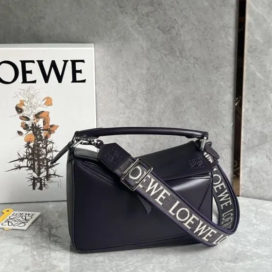 Loewe Calfskin 25x18x10cm shoulder bag 1 1 Replica