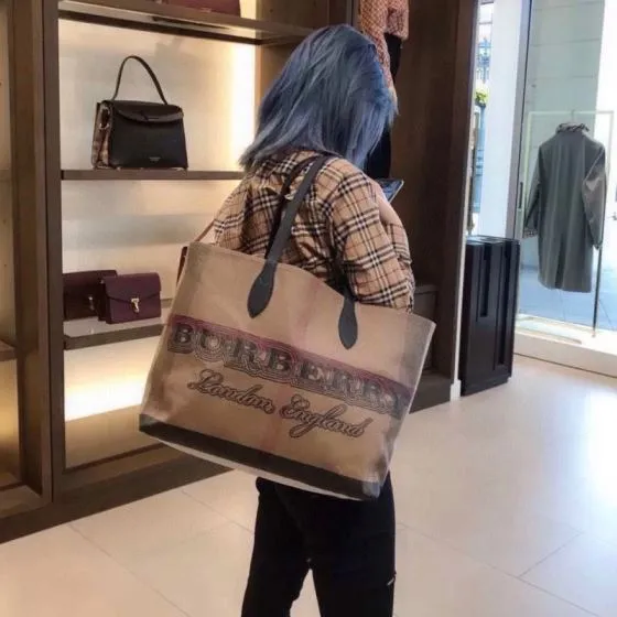 Burberry Black 40x30x16cm shoulder bag Top Quality Replica
