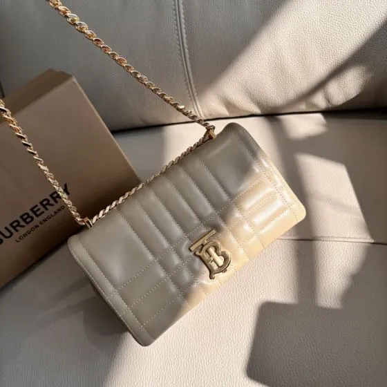 Burberry Lambskin 25x18x10cm shoulder bag AAA Quality Replica