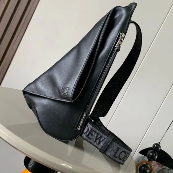 Loewe Black shoulder bag 1 1 Replica