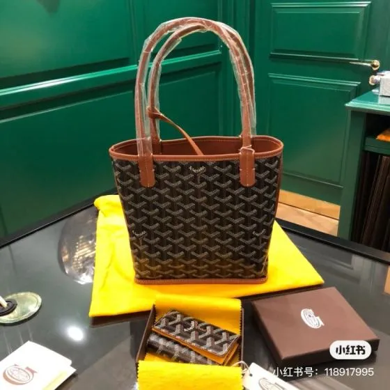 Goyard Black 18x12cm shoulder bag 1 1 Replica