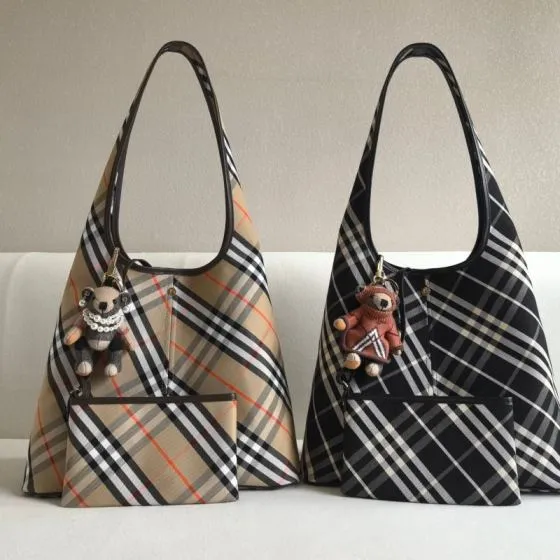 Burberry Black shoulder bag AAA Quality Replica