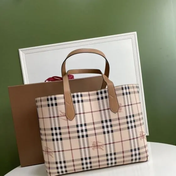 Burberry Beige 40x30x16cm shoulder bag Top Quality Replica