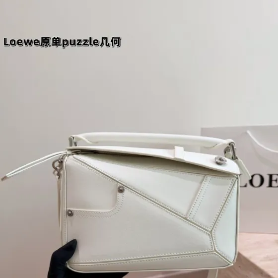 Loewe White 25x18x10cm shoulder bag AAA Quality Replica