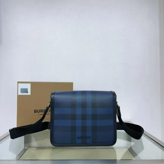 Burberry Black shoulder bag 1 1 Replica