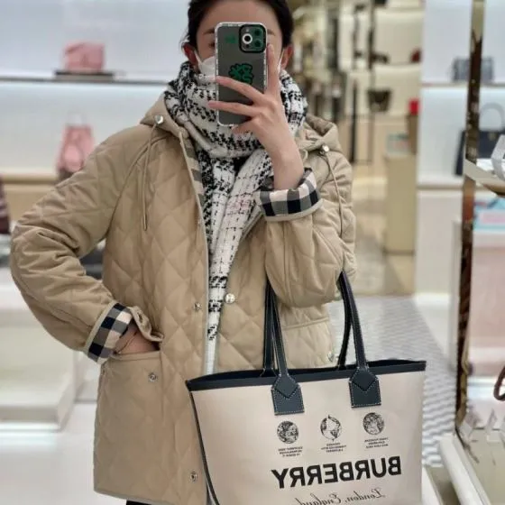 Burberry Black 30x22x12cm shoulder bag AAA Quality Replica