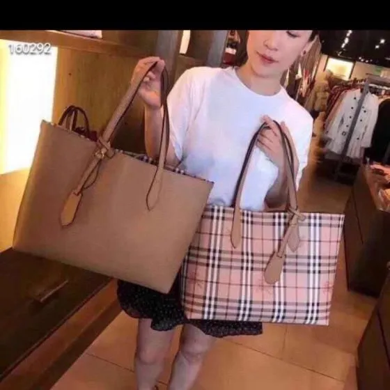 Burberry Beige 40x30x16cm shoulder bag AAA Quality Replica