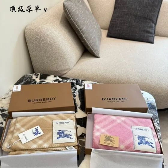 Burberry Pink shoulder bag 1 1 Replica