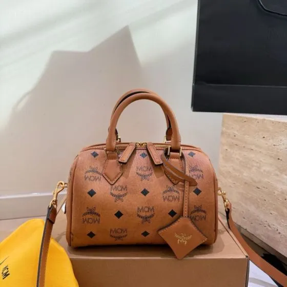 MCM Monogram 25x18x10cm shoulder bag 1 1 Replica