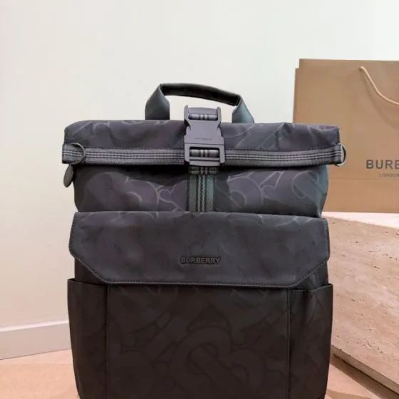 Burberry Monogram shoulder bag 1 1 Replica