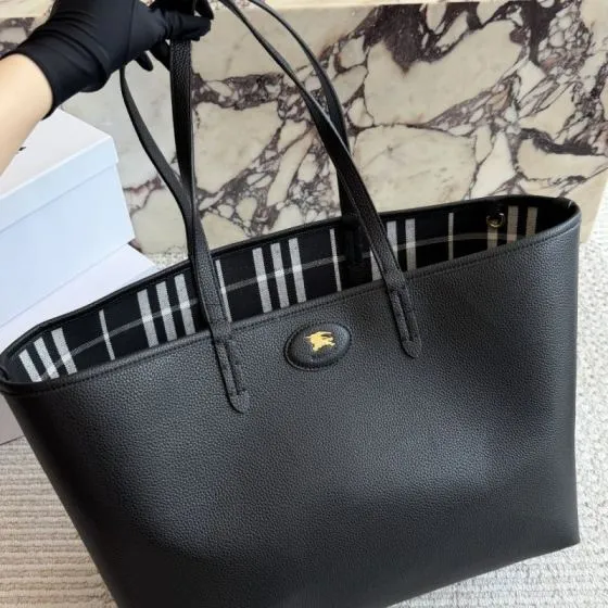 Burberry Black shoulder bag Top Quality Replica