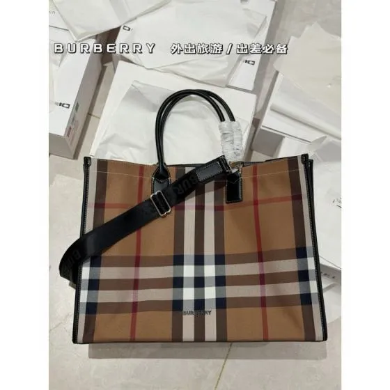 Burberry Black shoulder bag Premium Replica