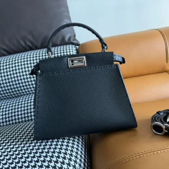 Fendi Peekaboo Black 33x22x14cm shoulder bag 1 1 Replica