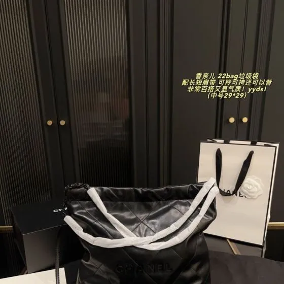 Chanel 22bag Black medium tote 1 1 Replica
