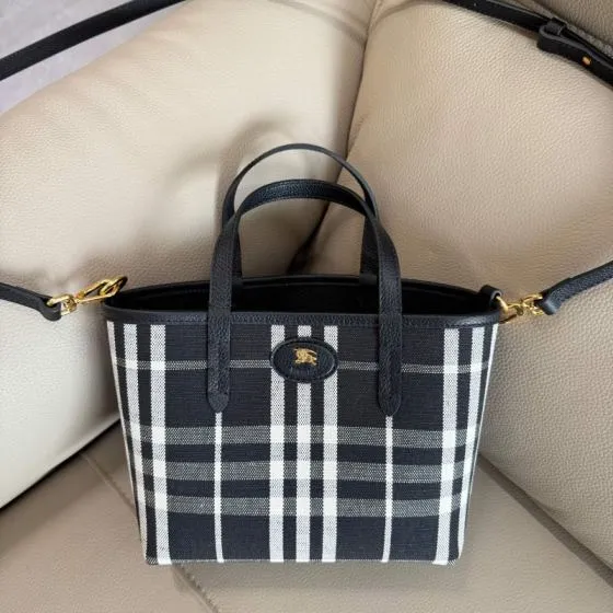Burberry Black 18x12cm shoulder bag Premium Replica