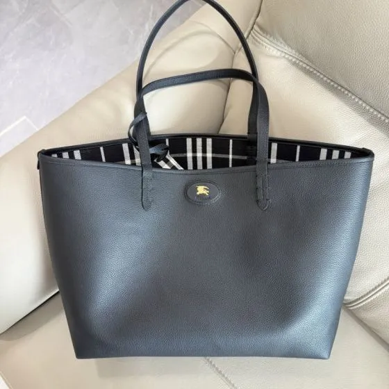Burberry Black shoulder bag Top Quality Replica