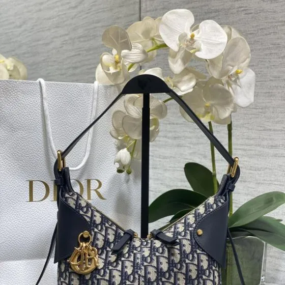Dior Voyage Blue Oblique Jacquard with Navy Leather everyday 1 1 Replica