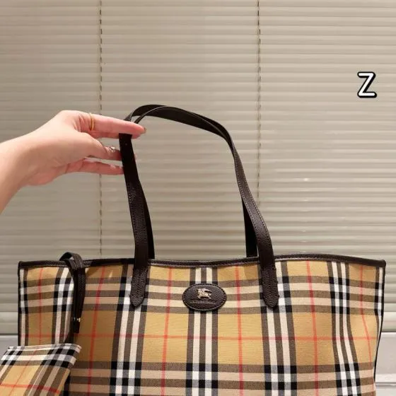 Burberry Brown shoulder bag 1 1 Replica