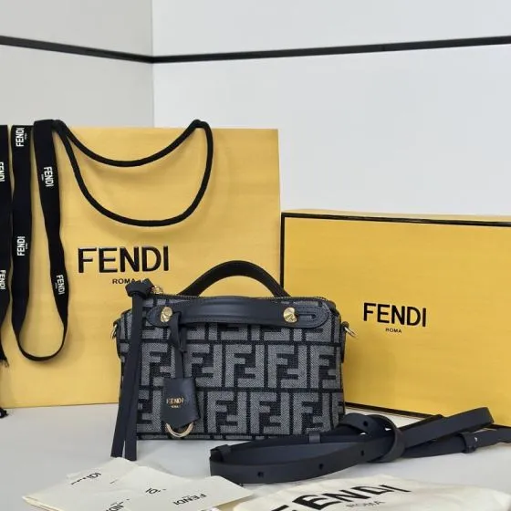 Fendi shoulder bag Top Quality Replica