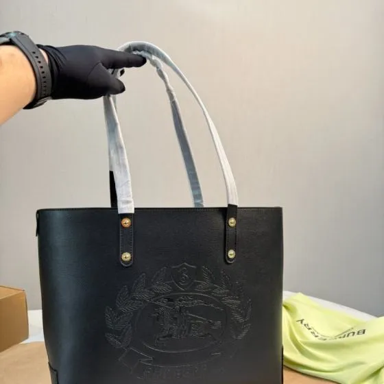 Burberry Black shoulder bag 1 1 Replica