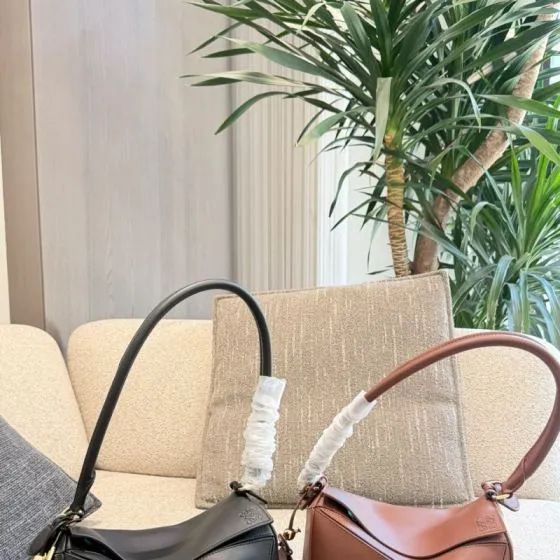 Loewe Black shoulder bag Top Quality Replica
