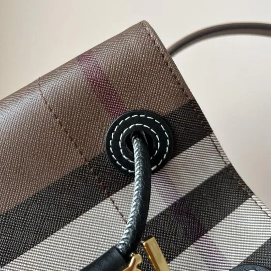 Burberry Black shoulder bag 1 1 Replica