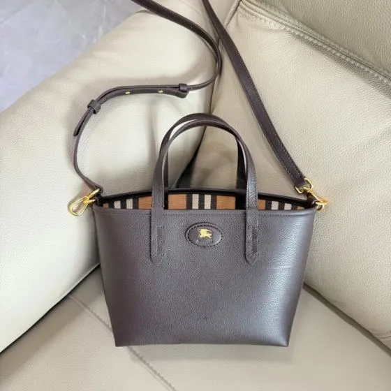 Burberry Brown 18x12cm shoulder bag Top Quality Replica