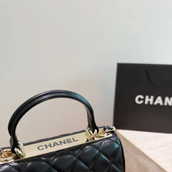 Chanel Black 20x15cm crossbody 1 1 Replica