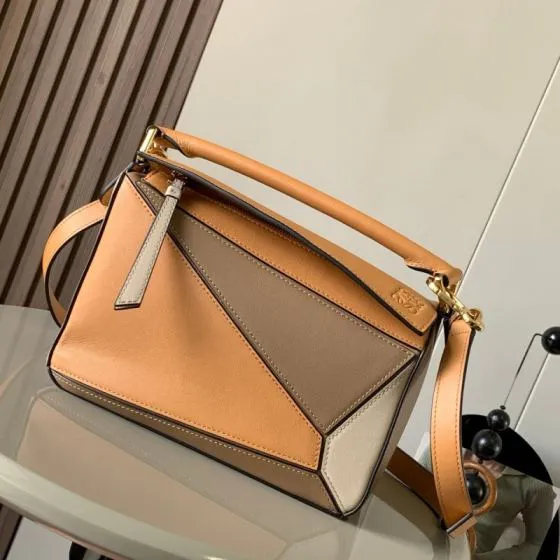 Loewe White 25x18x10cm shoulder bag AAA Quality Replica