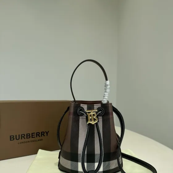 Burberry 18x12cm shoulder bag AAA Quality Replica