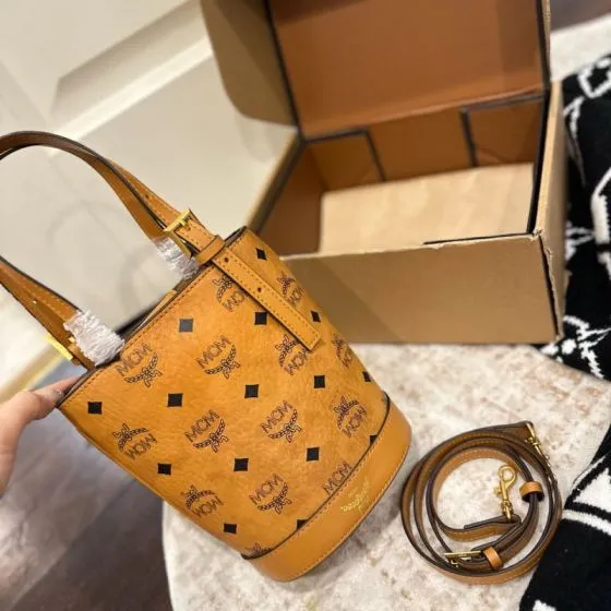 MCM Visetos 18x12cm shoulder bag 1 1 Replica
