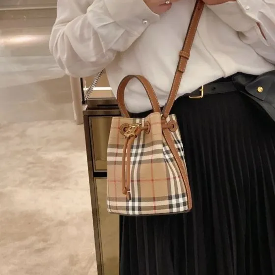 Burberry Brown 18x12cm shoulder bag 1 1 Replica